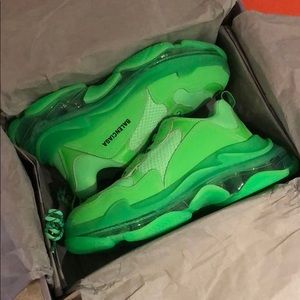 Neon green Balenciaga with Tags 🤮